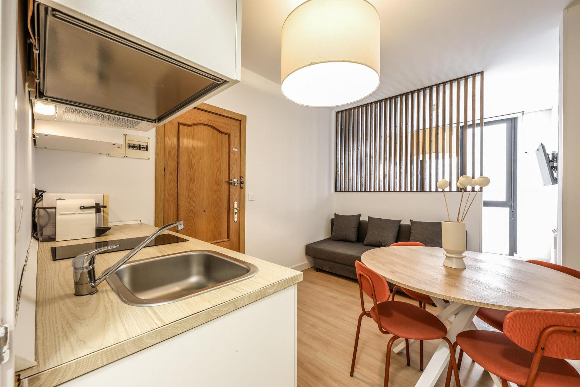 Pequeno Apartamento Reformado En Tirso De Molina Alquiler Temporal Madrid Exterior photo